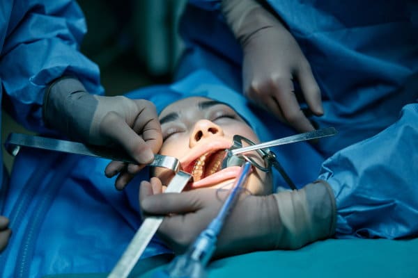 case-specific reasons to see an emergency dentist 